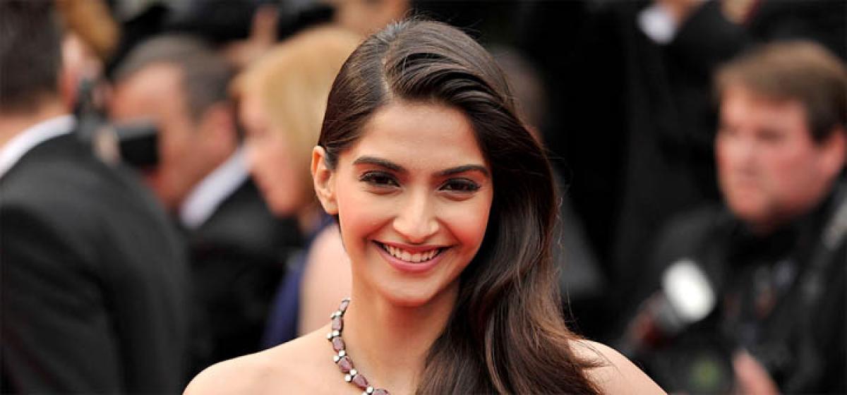 Sonam Kapoor doesnt find herself as beautiful as Madhuri Dixit